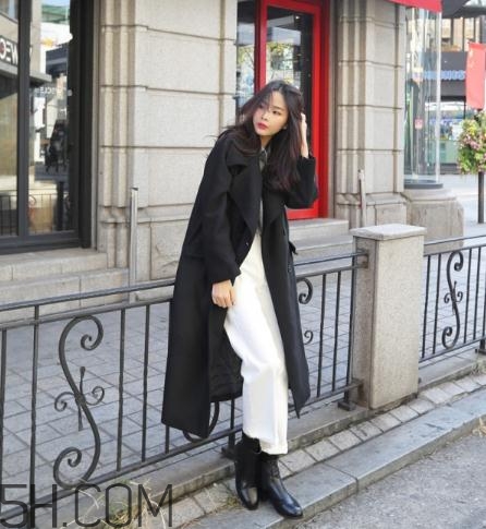 冬天白色褲子配什么鞋？冬天白色褲子搭配鞋子圖片