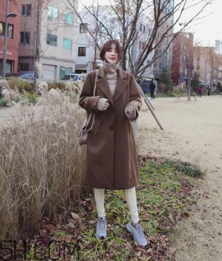 冬天白色褲子配什么鞋？冬天白色褲子搭配鞋子圖片