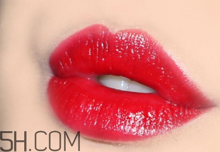 歐萊雅908是什么顏色？歐萊雅釉光唇膏固體唇釉908試色