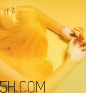 2018流行什么顏色衣服？2018流行衣服顏色搭配