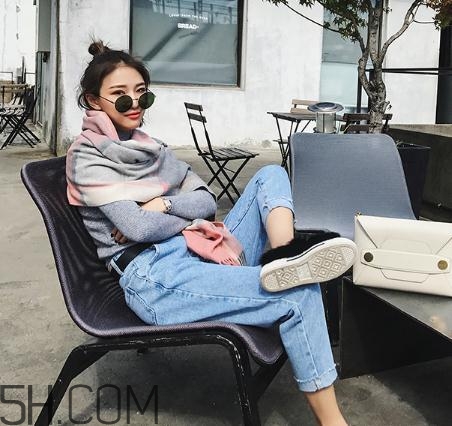 牛仔褲粘上502怎么辦？牛仔褲上的膠水怎么洗掉？