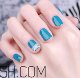 指甲分層是怎么回事？涂指甲油的注意事項(xiàng)