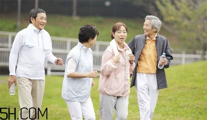 老年人可以用跑步機(jī)嗎？哪些老年人不適合用跑步機(jī)？