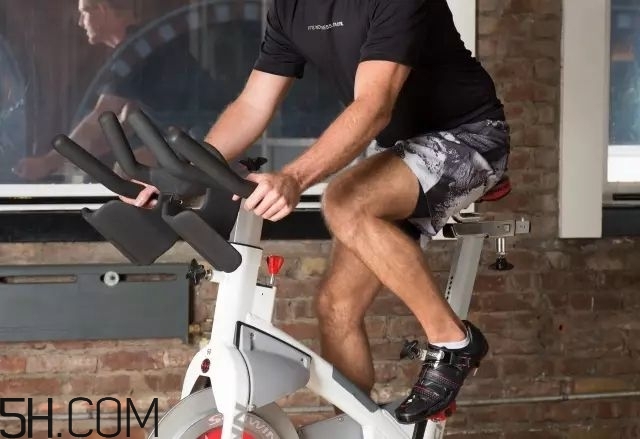 騎動感單車穿什么鞋好？騎動感單車穿什么衣服好？