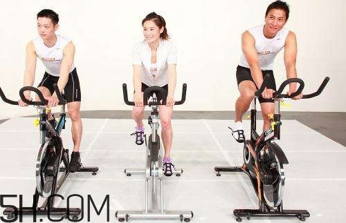 騎動感單車穿什么鞋好？騎動感單車穿什么衣服好？