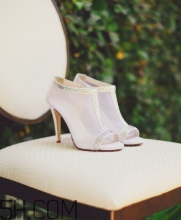 2018年流行什么顏色的婚鞋？2018年流行什么婚鞋款式