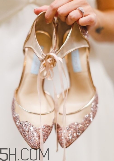 2018年流行什么顏色的婚鞋？2018年流行什么婚鞋款式