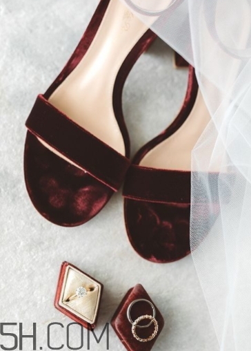 2018年流行什么顏色的婚鞋？2018年流行什么婚鞋款式