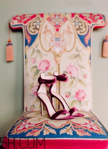 2018年流行什么顏色的婚鞋？2018年流行什么婚鞋款式