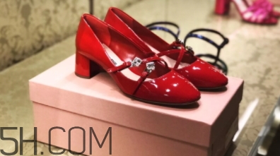 2018年流行什么顏色的婚鞋？2018年流行什么婚鞋款式