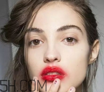 2018年流行什么唇妝？2018年流行唇妝怎么化