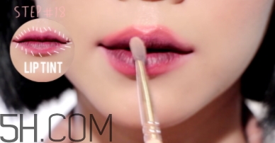 2018年流行什么唇妝？2018年流行唇妝怎么化