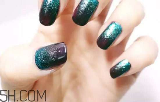 粉色漸變美甲怎么做？皮膚黑適合什么顏色的指甲油？