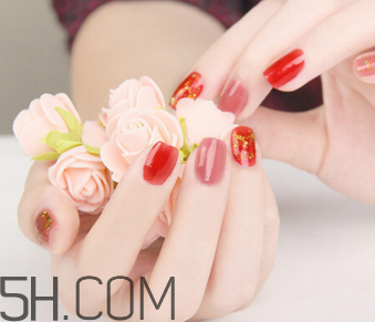 悅詩風(fēng)吟指甲油藍莓冰沙好看嗎？怎么讓指甲油干得快？