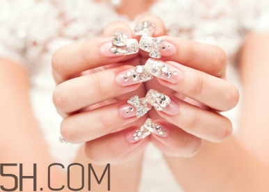 怎么判斷指甲油是否快干？水晶甲要怎么卸？