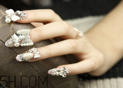 怎么判斷指甲油是否快干？水晶甲要怎么卸？