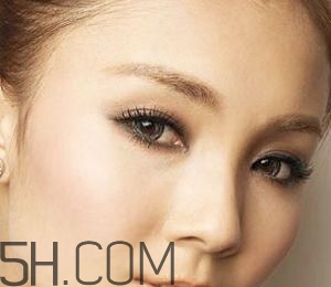 紋眉后需要多次補(bǔ)色嗎？哺乳期能紋眉嗎？