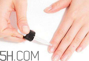 什么是指甲軟化劑？海綿式洗甲水好用嗎？                                                                         