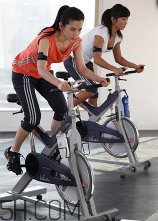 騎動(dòng)感單車對(duì)膝蓋傷害大嗎？騎動(dòng)感單車怎么保護(hù)膝蓋？