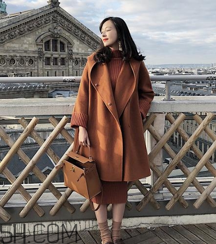 焦糖色連衣裙配什么外套？焦糖色連衣裙搭配圖片