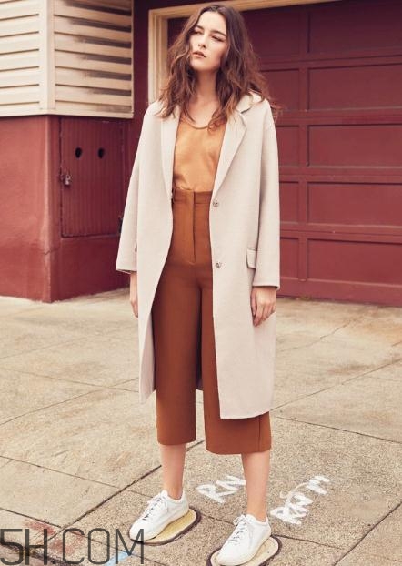 焦糖色闊腿褲配什么鞋子？焦糖色闊腿褲搭配鞋子圖片