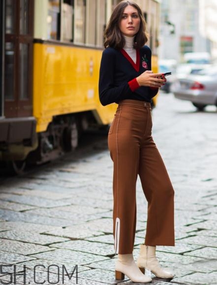 焦糖色闊腿褲配什么鞋子？焦糖色闊腿褲搭配鞋子圖片