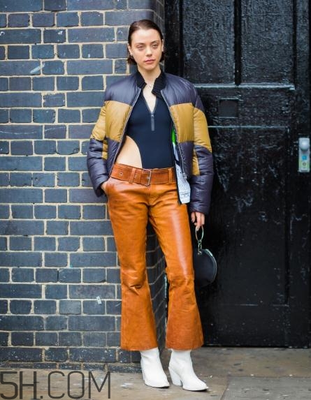 冬天穿喇叭褲怎么搭配？冬天喇叭褲搭配圖片