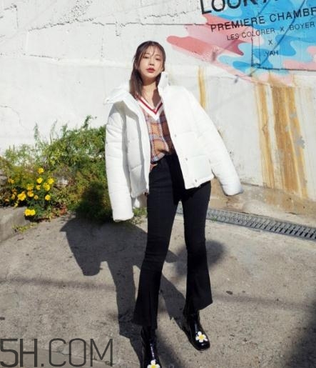 喇叭褲搭配羽絨服好看嗎？喇叭褲搭配羽絨服圖片