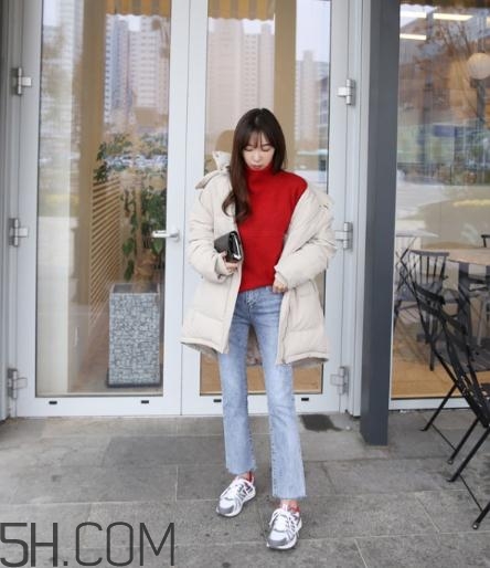 喇叭褲搭配羽絨服好看嗎？喇叭褲搭配羽絨服圖片