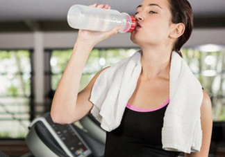 在跑步機上可以光腳跑嗎？跑步機有什么注意事項嗎？