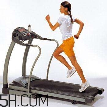 天天用跑步機(jī)跑步好嗎？在跑步機(jī)上跑步一個(gè)星期跑多少次合適呢？