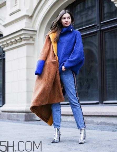 焦糖色上衣配什么褲子？焦糖色上衣搭配褲子圖片