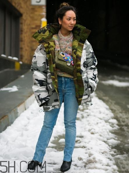 冬天牛仔褲配什么上衣？冬天穿牛仔褲怎么搭配？