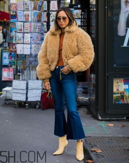 冬天牛仔褲配什么上衣？冬天穿牛仔褲怎么搭配？