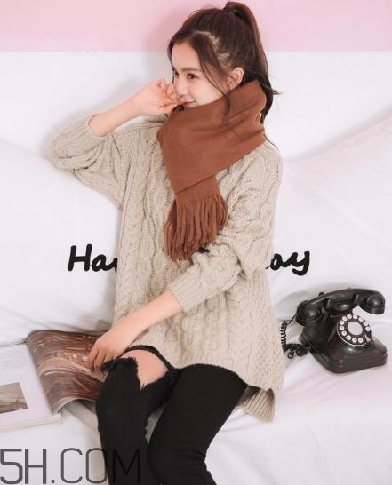 焦糖色圍巾配什么顏色衣服？焦糖色圍巾搭配圖片