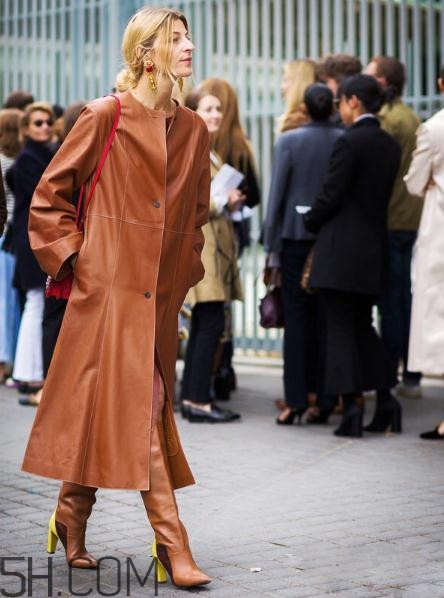 焦糖色鞋子配什么衣服？焦糖色鞋子搭配圖片