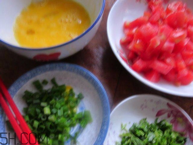 如何快速給西紅柿去皮？西紅柿怎么去皮比較快？