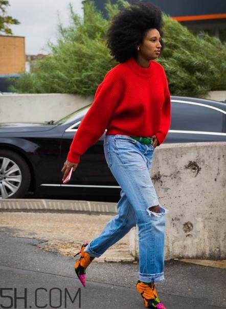 冬天破洞牛仔褲怎么搭配？破洞牛仔褲冬天怎么穿？