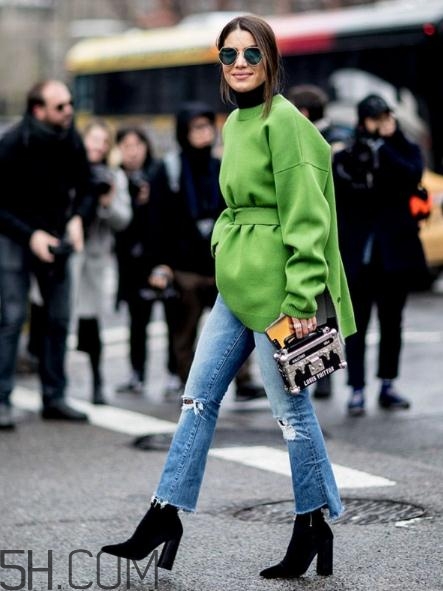 冬天破洞牛仔褲怎么搭配？破洞牛仔褲冬天怎么穿？