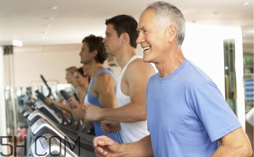 跑步機(jī)適合老年人嗎？老年人跑步有什么好處呢？