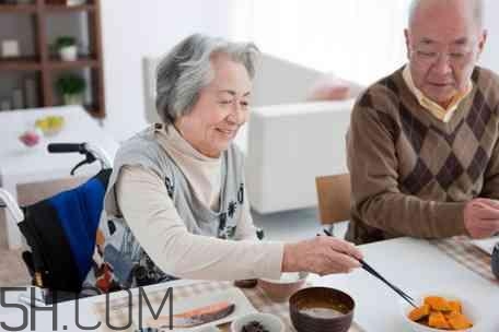 跑步機(jī)適合老年人嗎？老年人跑步有什么好處呢？