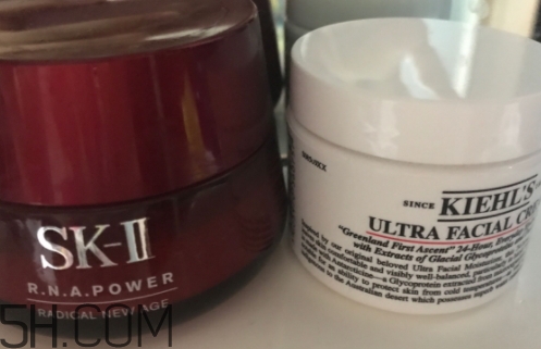 科顏氏高保濕面霜刺痛正常嗎？科顏氏高保濕面霜長脂肪粒