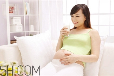 成人為什么也要喝奶粉？成人喝奶粉的好處有哪些？