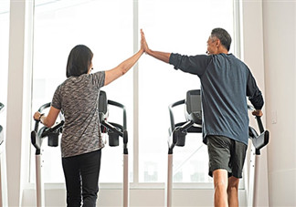 跑步機(jī)適合老年人嗎？老年人跑步有什么好處呢？