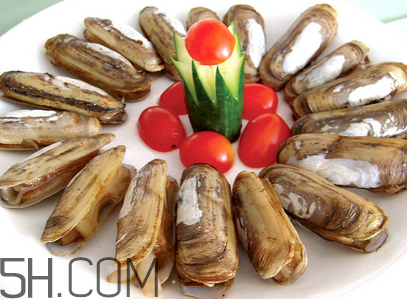 蟶子里面的黑色能吃嗎？蟶子為什么一撒鹽就出來(lái)？