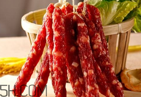 廣式臘腸為什么是紅色的 廣式香腸是紅色的怎么做的 廣式臘腸為什么是紅色的 廣式香腸是紅色的怎么做的
