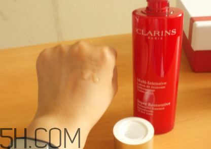 嬌韻詩(shī)分齡精華水有幾款？嬌韻詩(shī)分齡精華水怎么用？