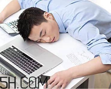 上班族怎么正確睡午覺？怎么正確的在公司睡午覺？