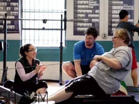 劃船機(jī)減脂效果如何？劃船機(jī)能減肚子嗎？