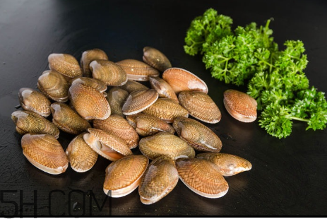 花甲用什么水泡比較好？死了的花甲能吃嗎？